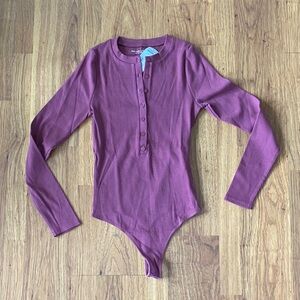 BNWT Abercrombie & Fitch Berry Colored Ribbed Bodysuit with Buttons